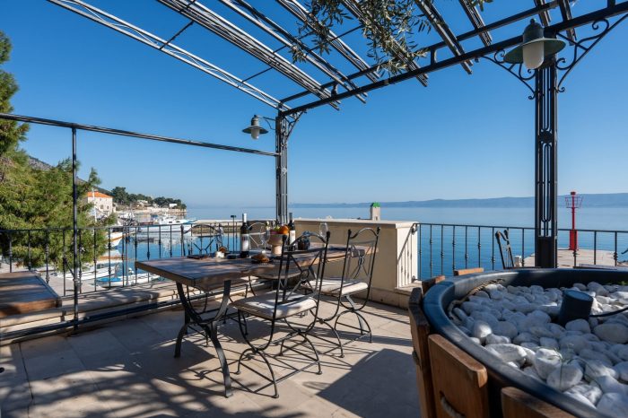 Vanjska terasa s pogledom na more