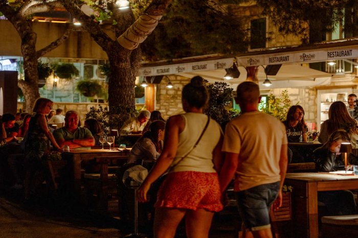 Najbolja atmosfera za uživanje u toploj ljetnjoj večeri za praove i obitelji te prijatelje